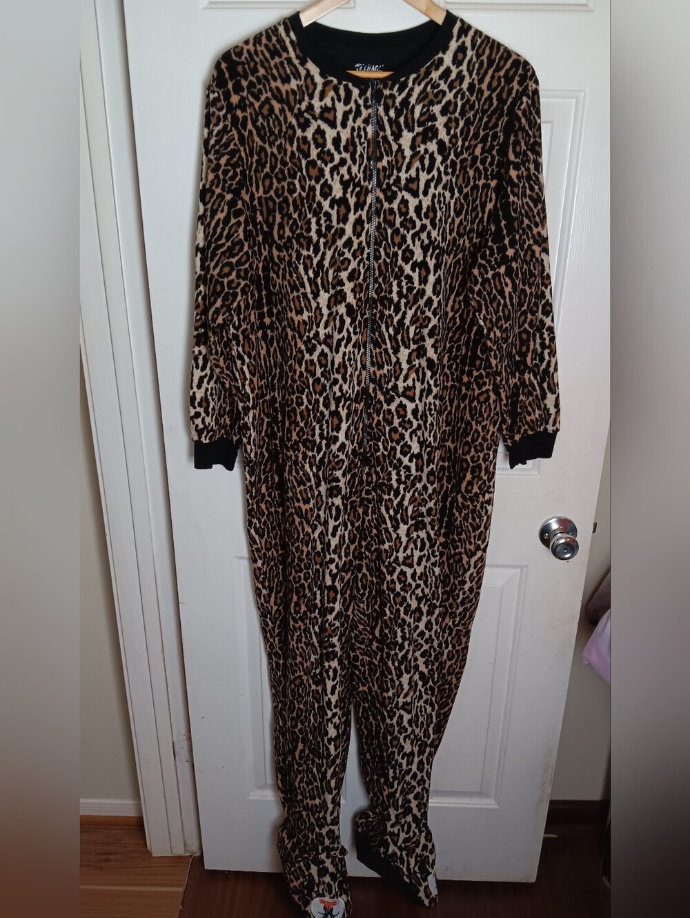 Nick & Nora Women's XL One Piece Footed Pajama Sleepwear Leopard Cat Print